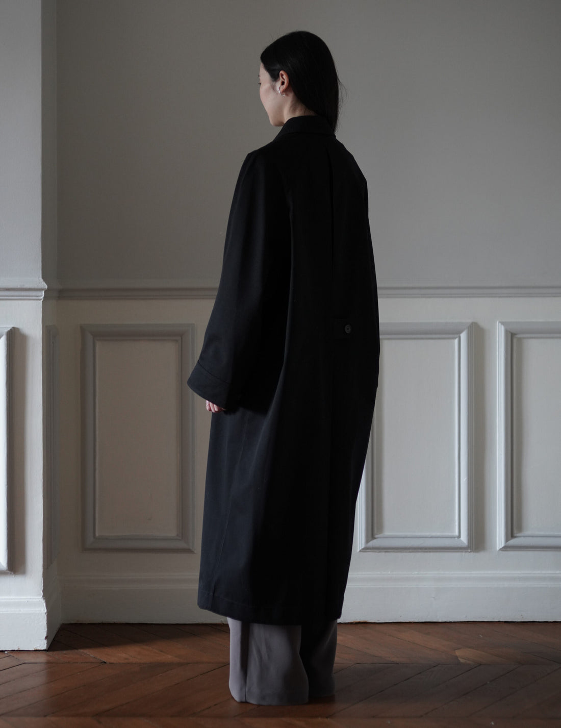 Mark Kenly Domino Tan | Clarina Coat・Black