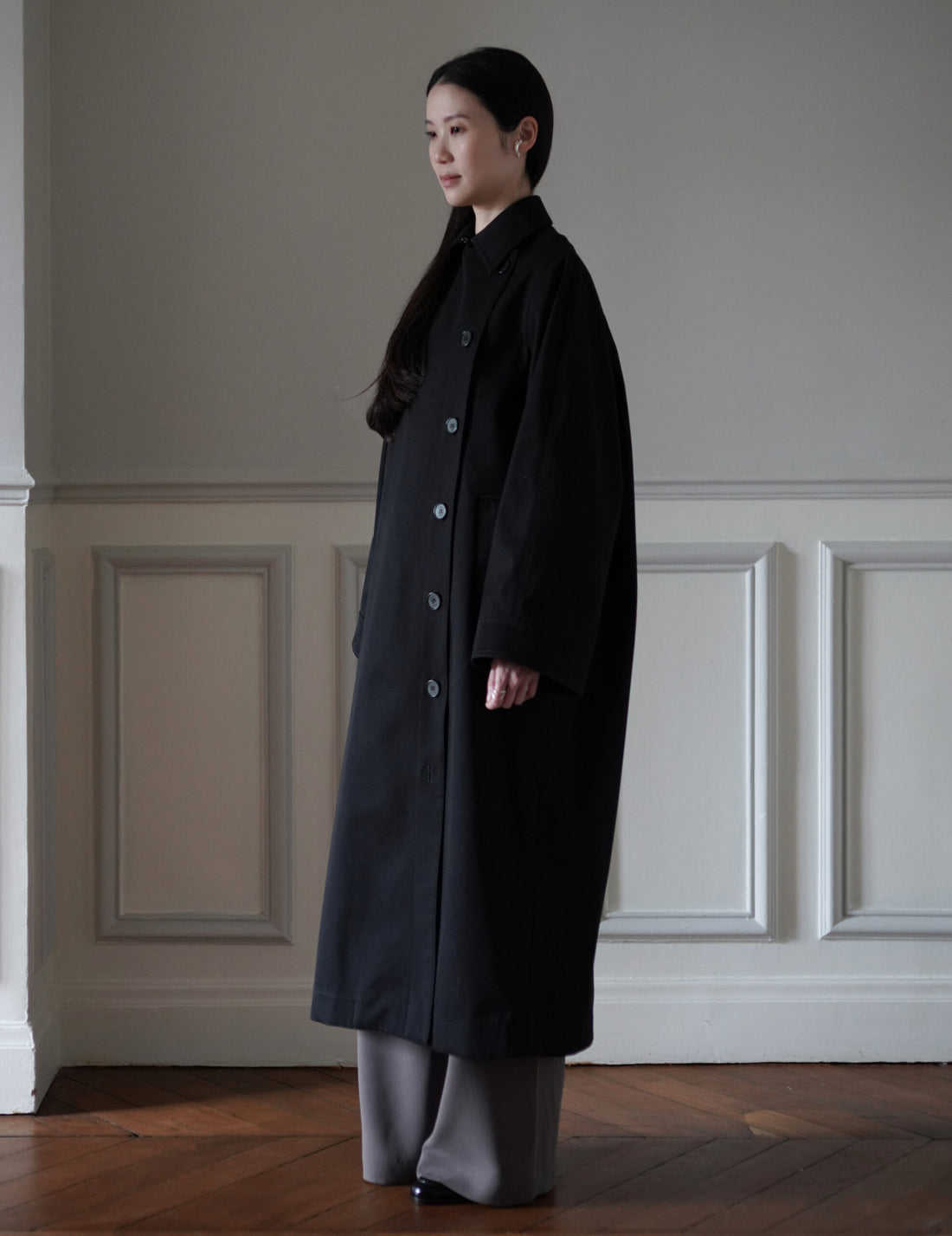 Mark Kenly Domino Tan | Clarina Coat・Black