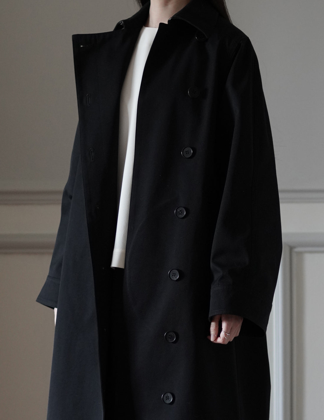 Mark Kenly Domino Tan | Clarina Coat・Black