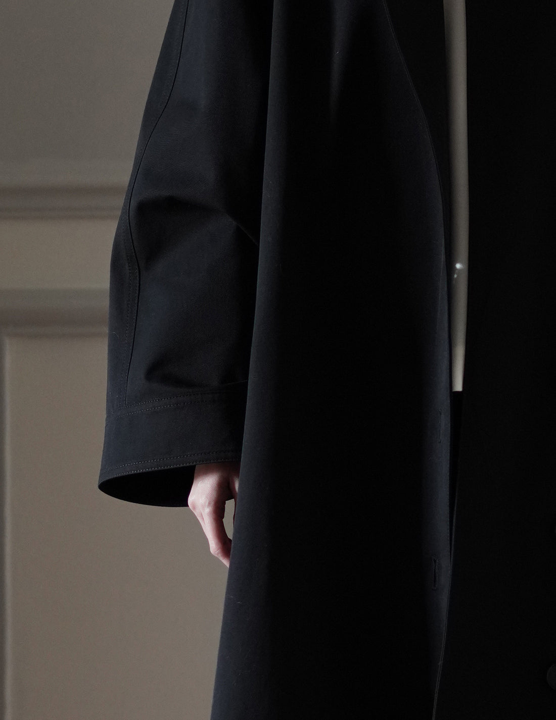 Mark Kenly Domino Tan | Clarina Coat・Black