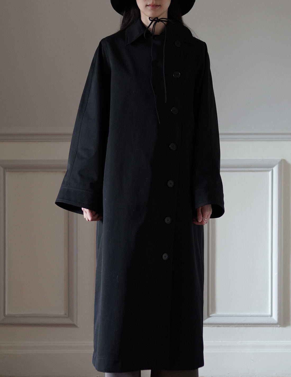 Mark Kenly Domino Tan | Clarina Coat・Black