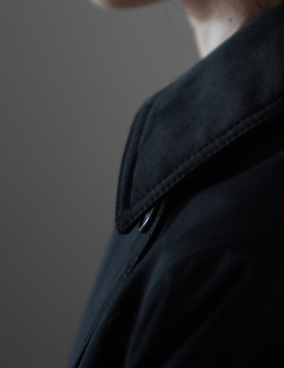 Mark Kenly Domino Tan | Clarina Coat・Black