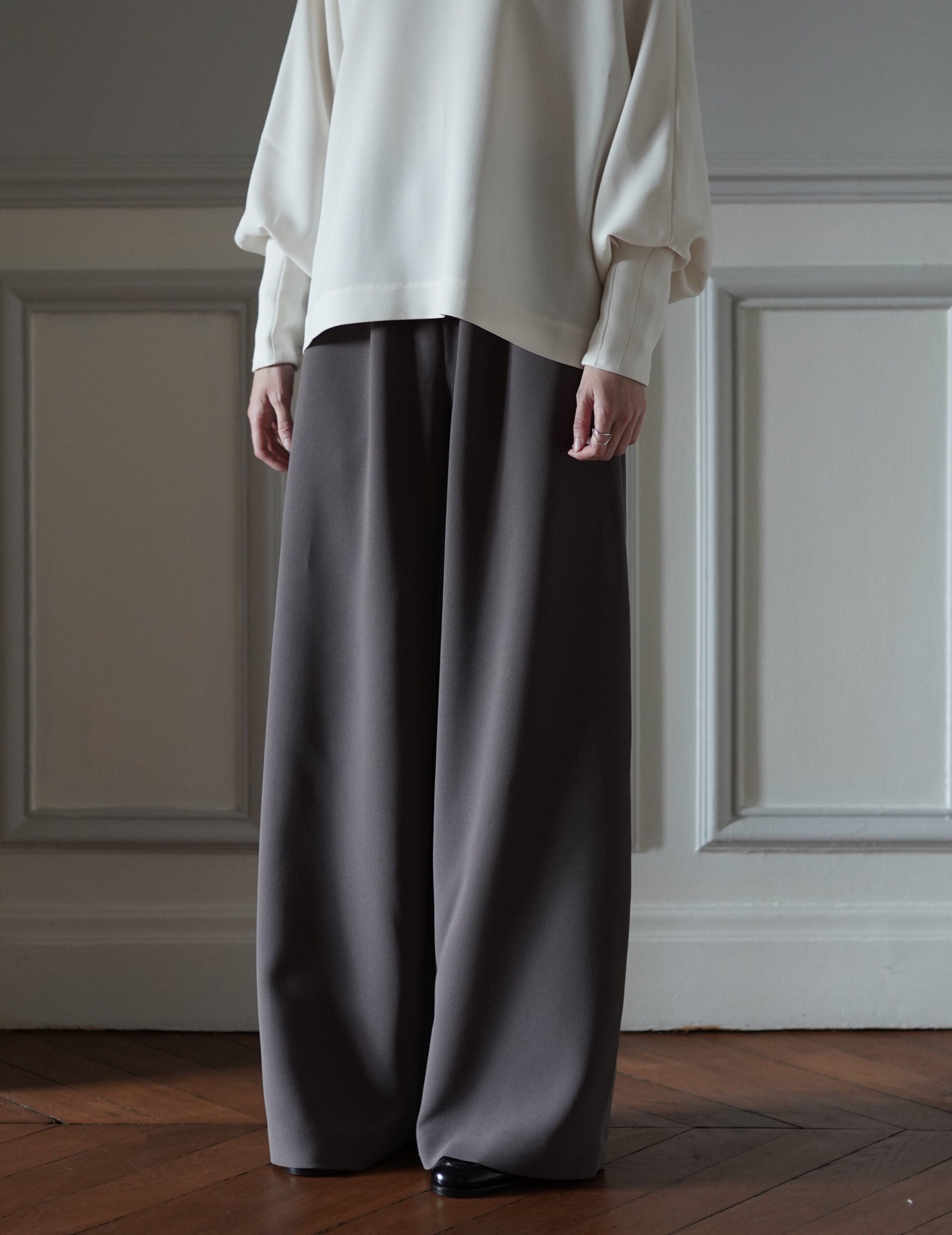 Mark Kenly Domino Tan | Palmira Pants・Dark Moss