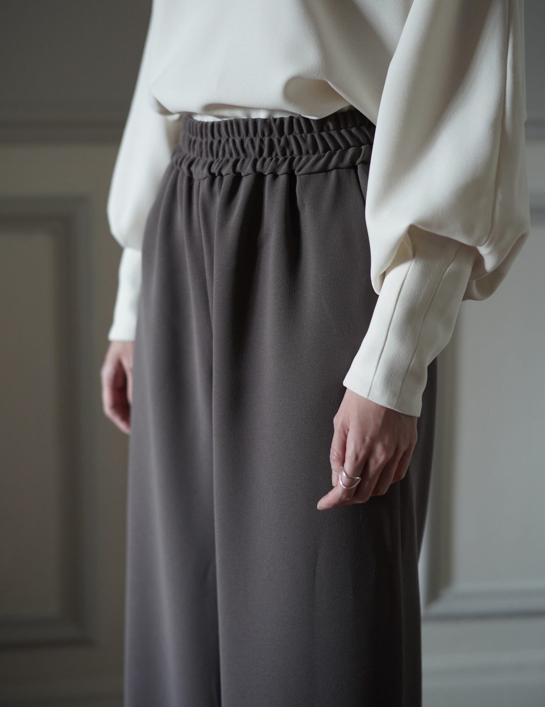 Mark Kenly Domino Tan | Palmira Pants・Dark Moss