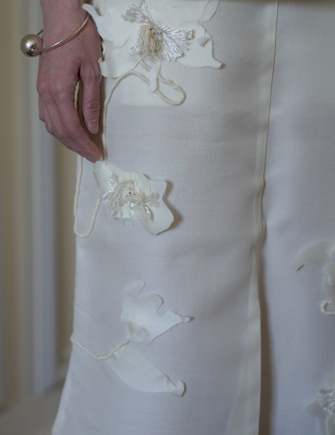 Mark Kenly Domino Tan ｜Atelier Noshie Skirt・Ivory