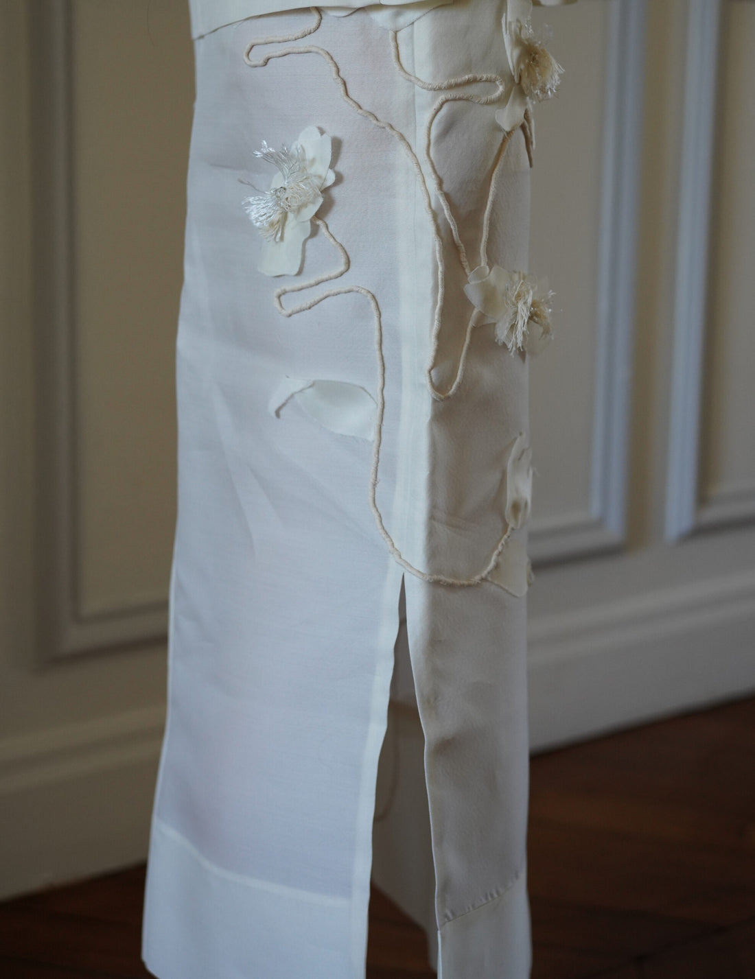Mark Kenly Domino Tan ｜Atelier Noshie Skirt・Ivory