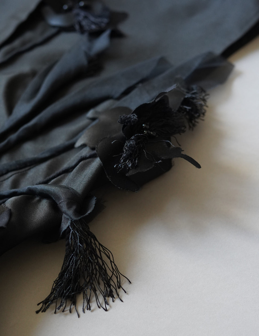 Mark Kenly Domino Tan ｜Atelier Tami Top・Black