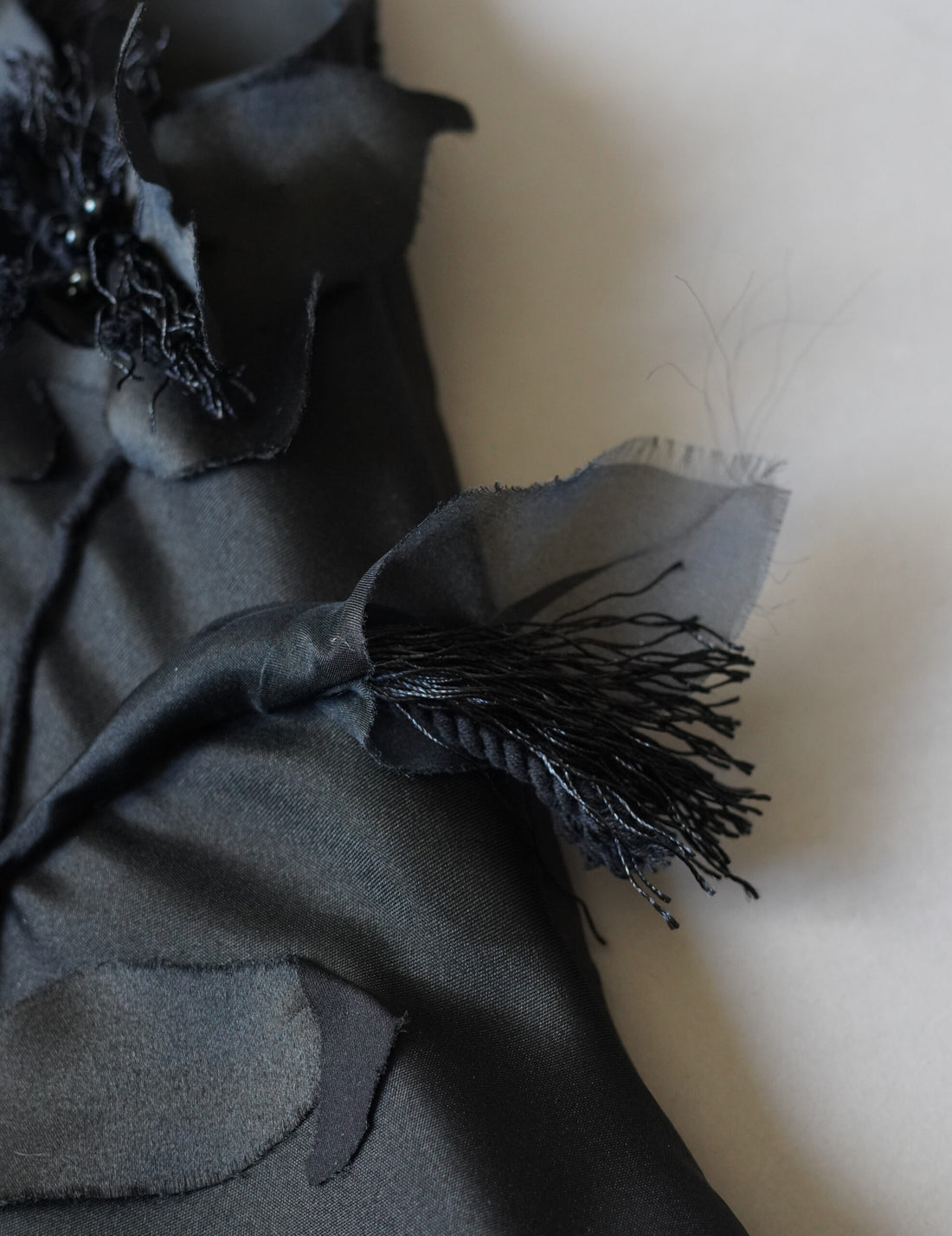 Mark Kenly Domino Tan ｜Atelier Tami Top・Black