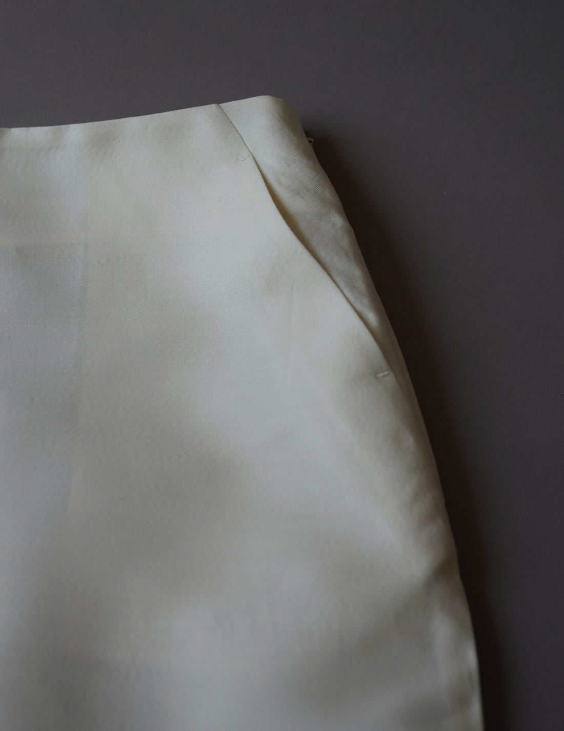 Mark Kenly Domino Tan ｜Atelier Noshie Skirt・Ivory
