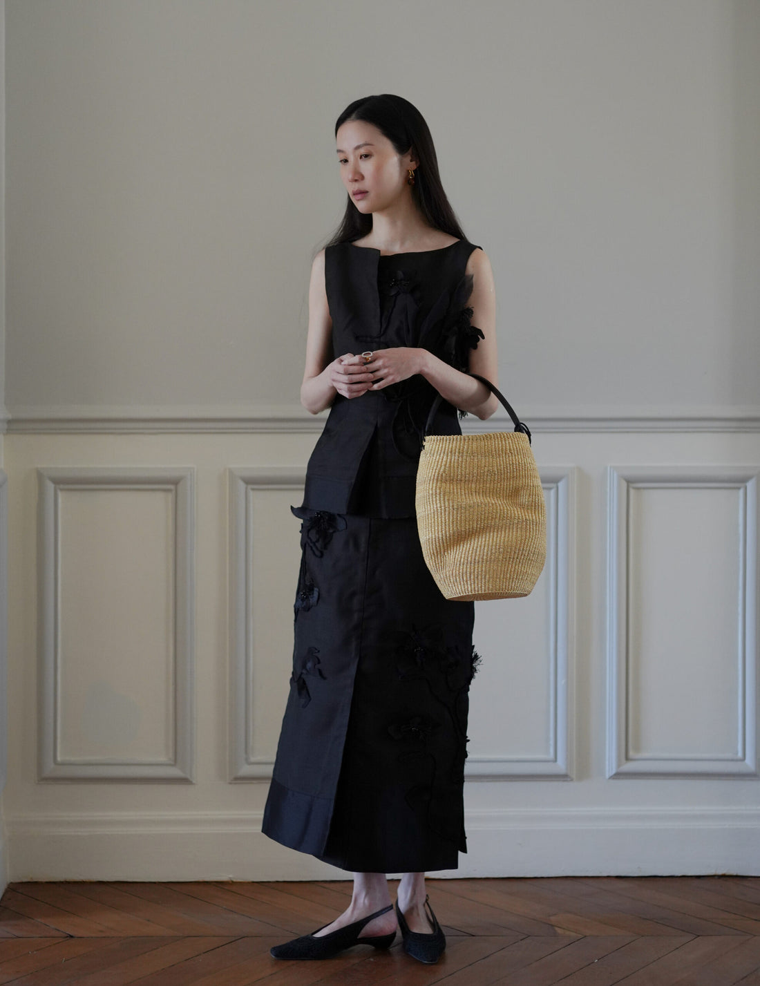 INES BRESSAND | Akamae Crumpled Woven Bag N.40・Black