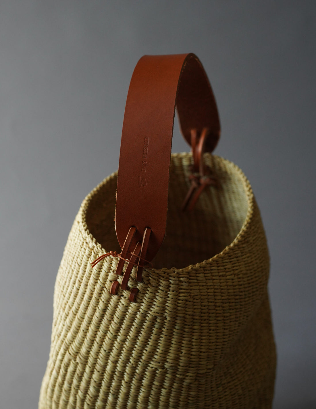 INES BRESSAND | Akamae Crumpled Woven Bag N.40・Brown