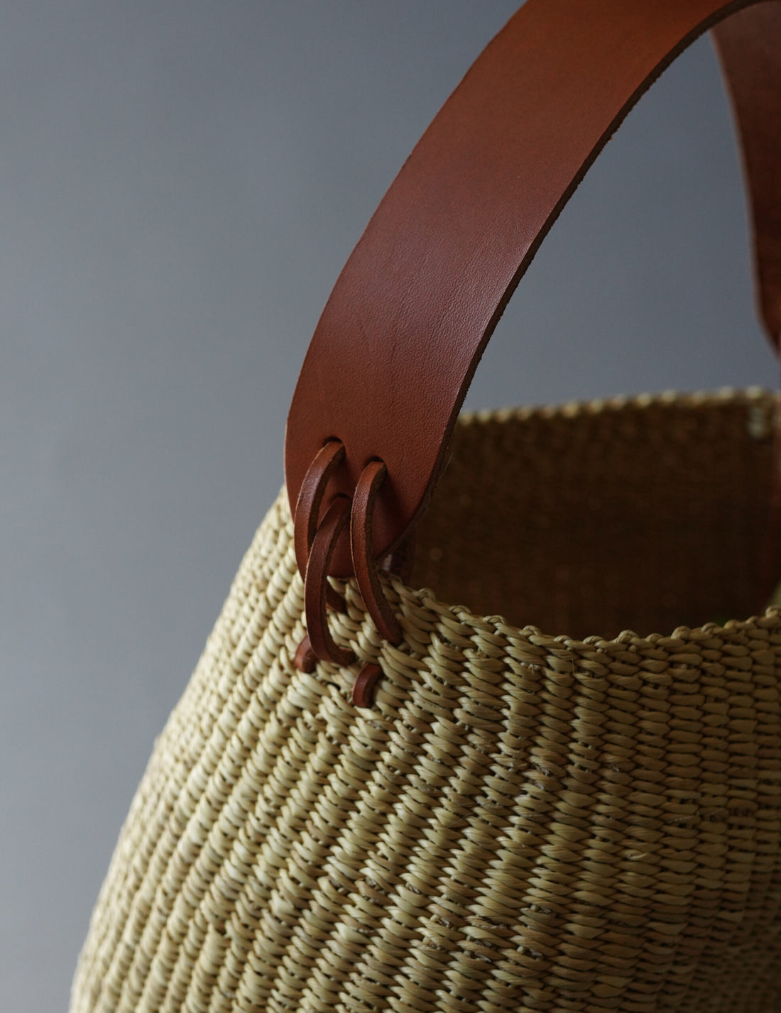 INES BRESSAND | Akamae Crumpled Woven Bag N.40・Brown