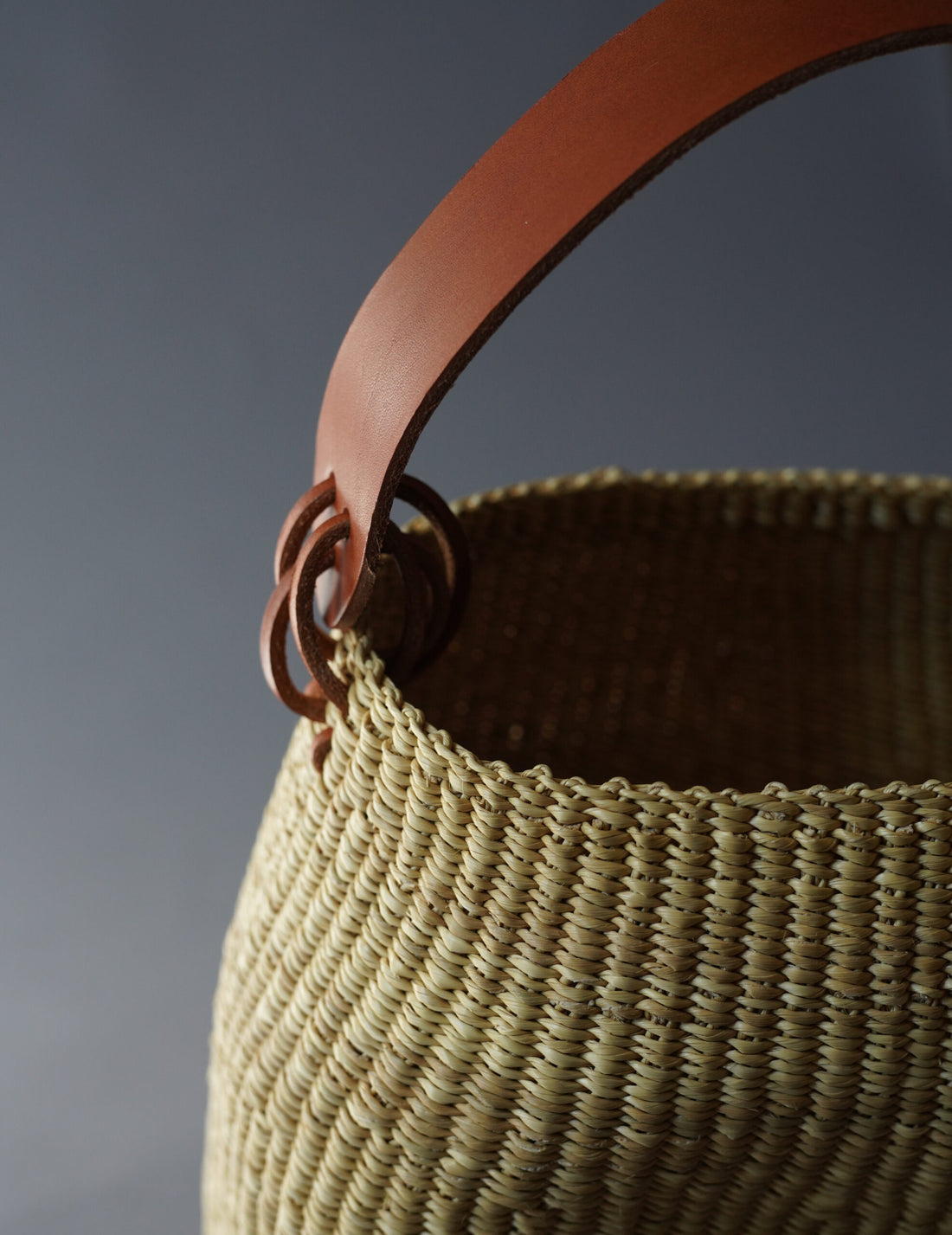 INES BRESSAND | Akamae Crumpled Woven Bag N.40・Brown