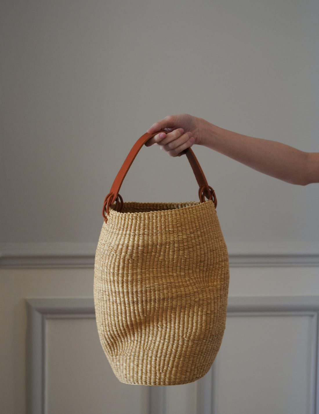INES BRESSAND | Akamae Crumpled Woven Bag N.40・Brown