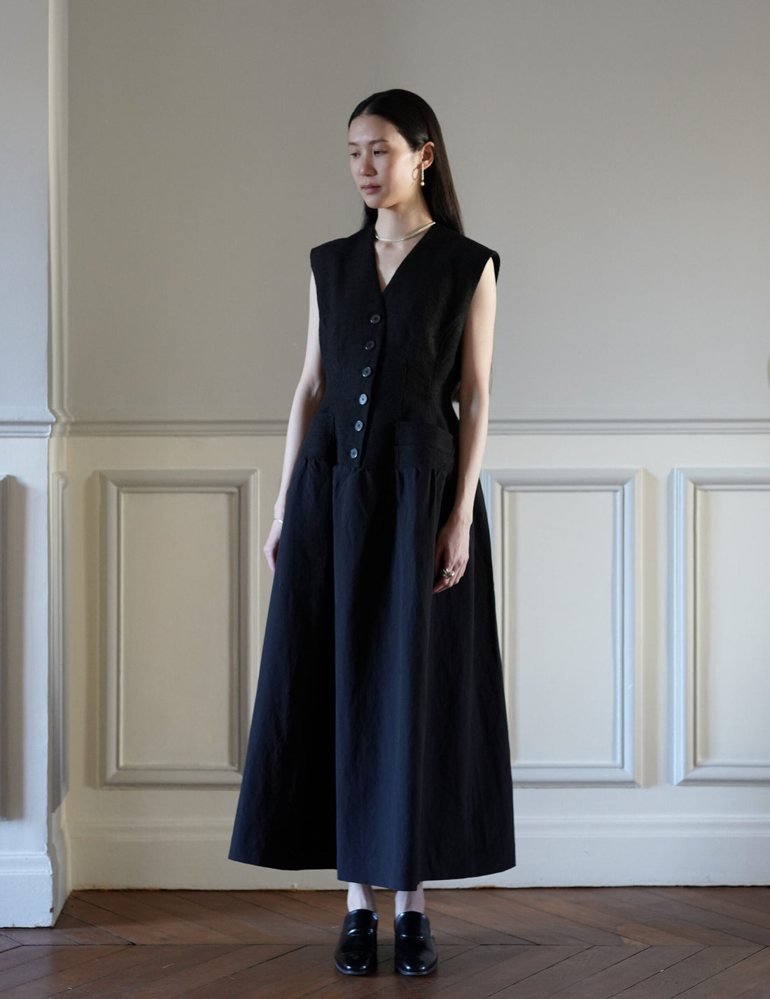 SANDBEIGE | LOUVE Dress・Black