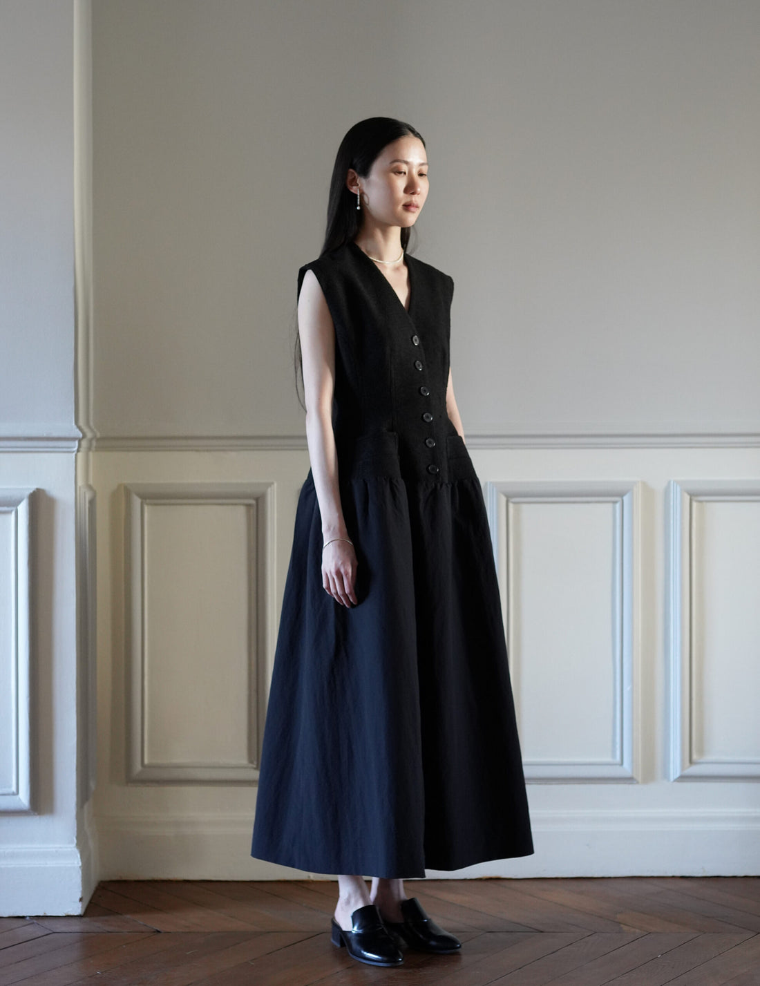 SANDBEIGE | LOUVE Dress・Black