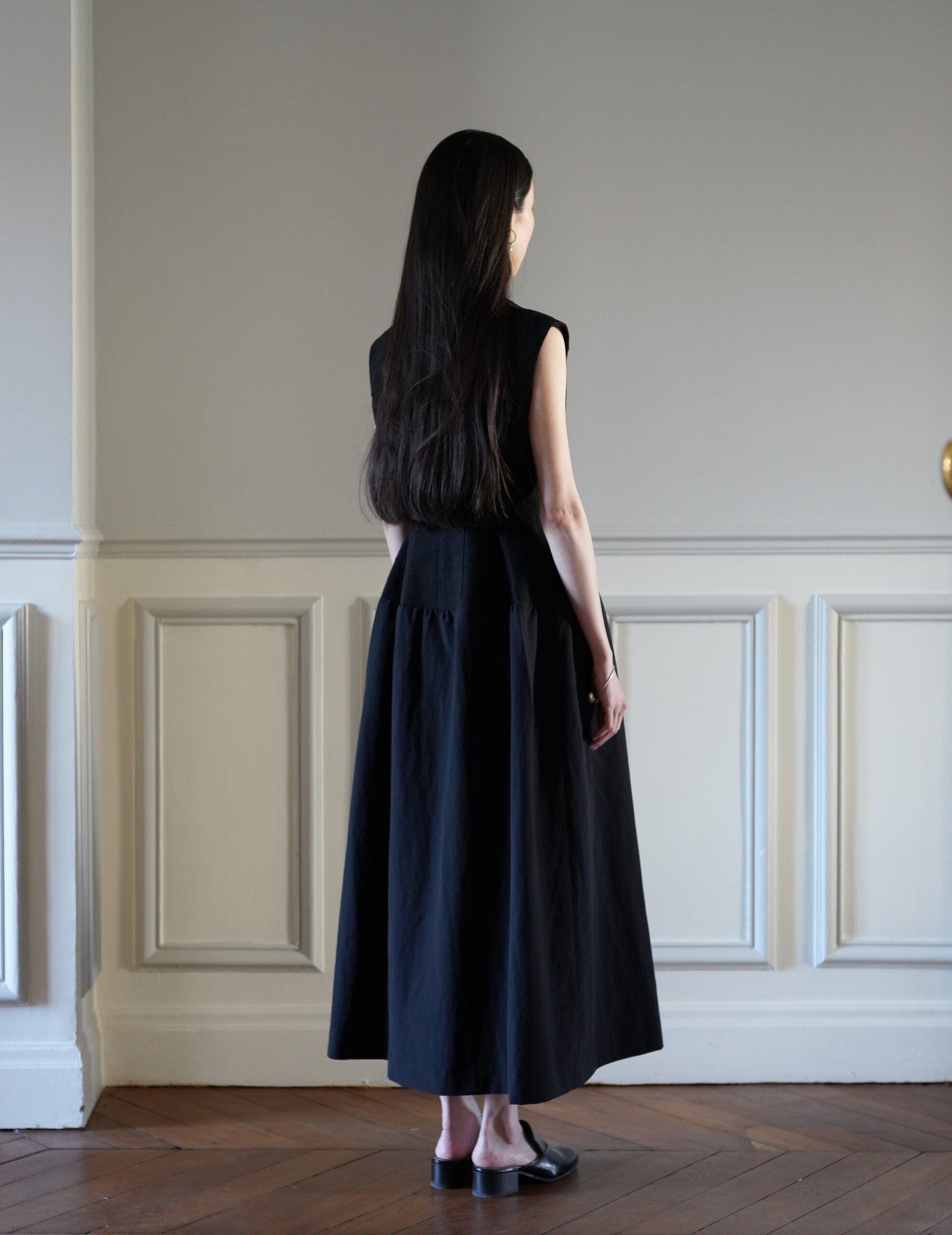 SANDBEIGE | LOUVE Dress・Black