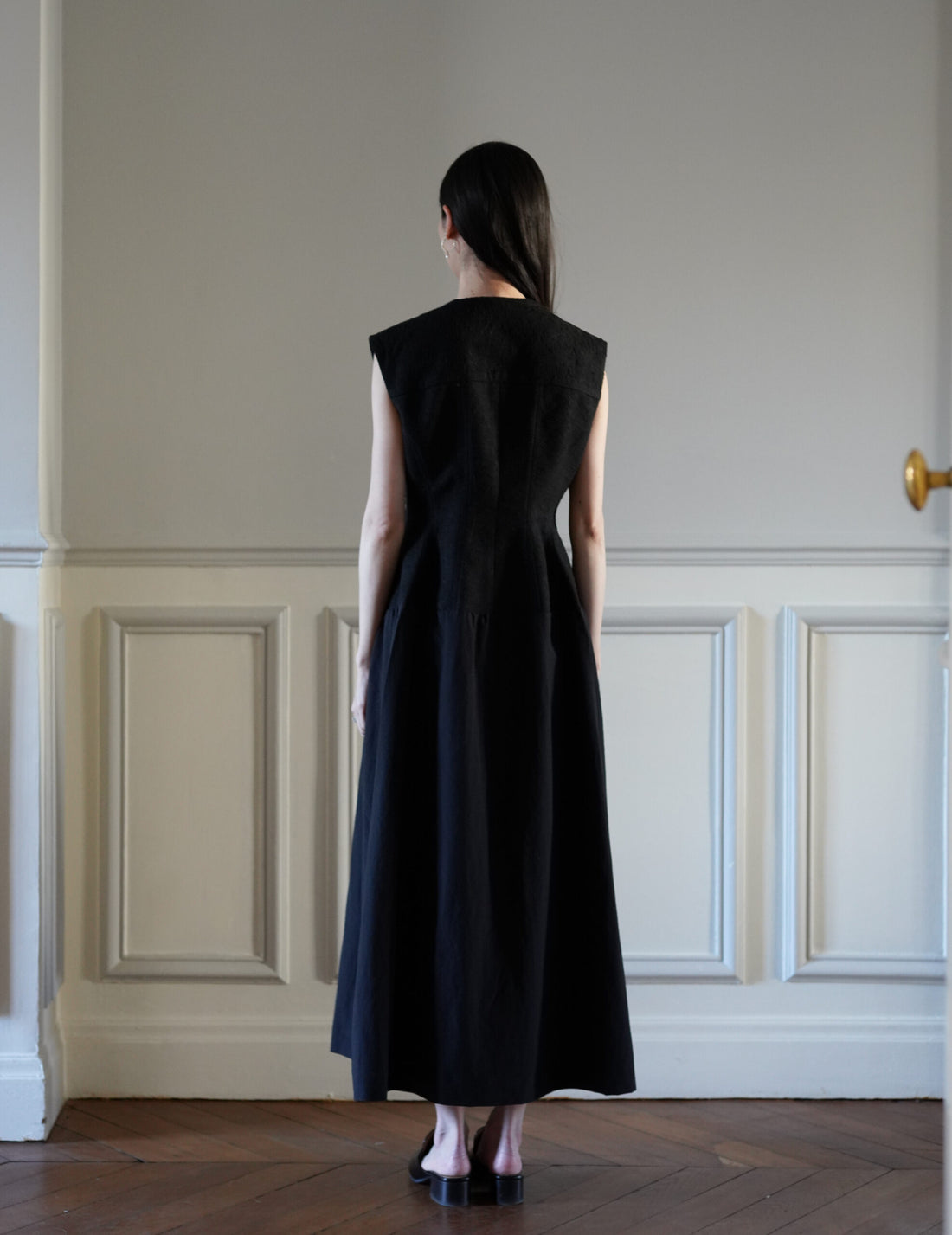 SANDBEIGE | LOUVE Dress・Black