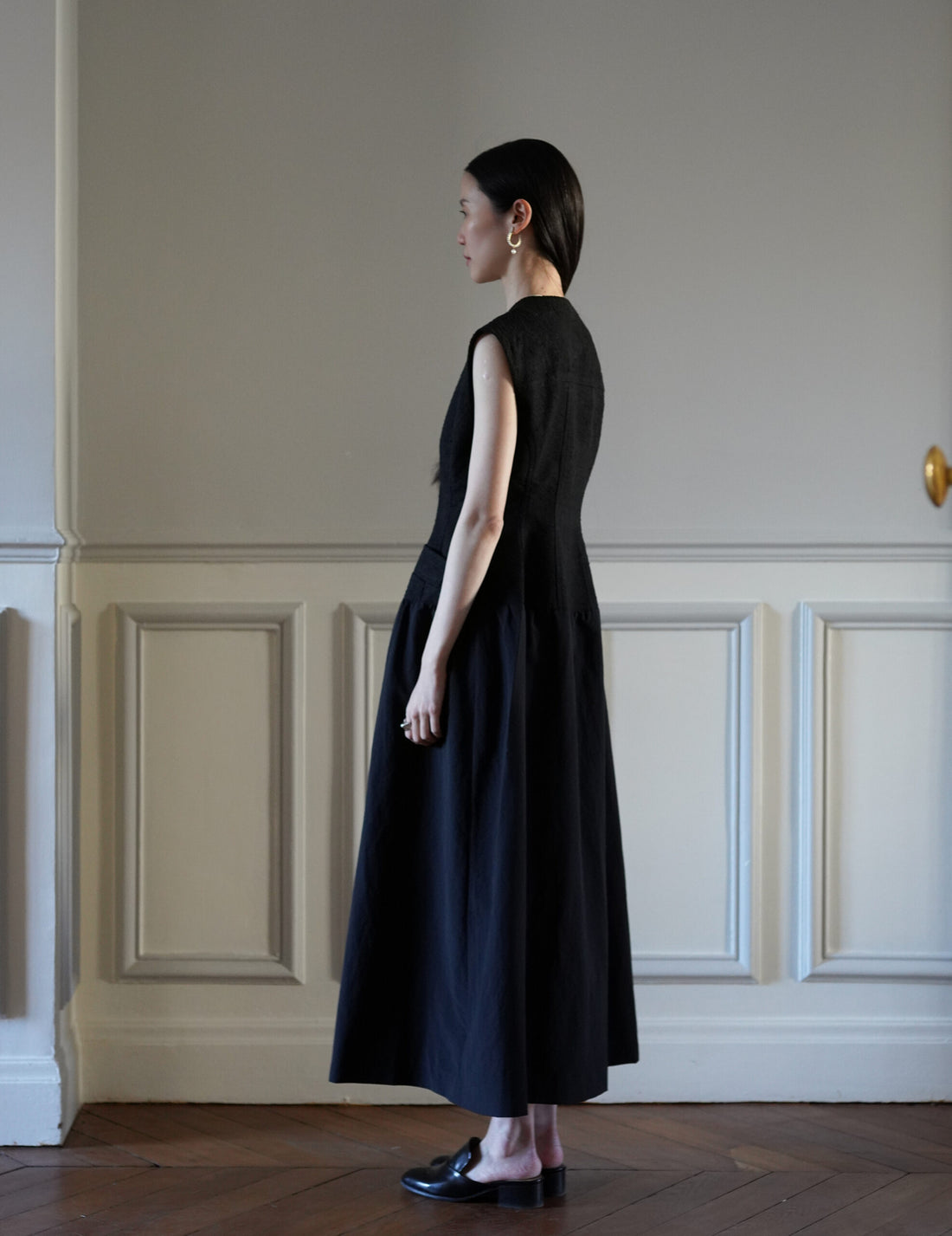 SANDBEIGE | LOUVE Dress・Black