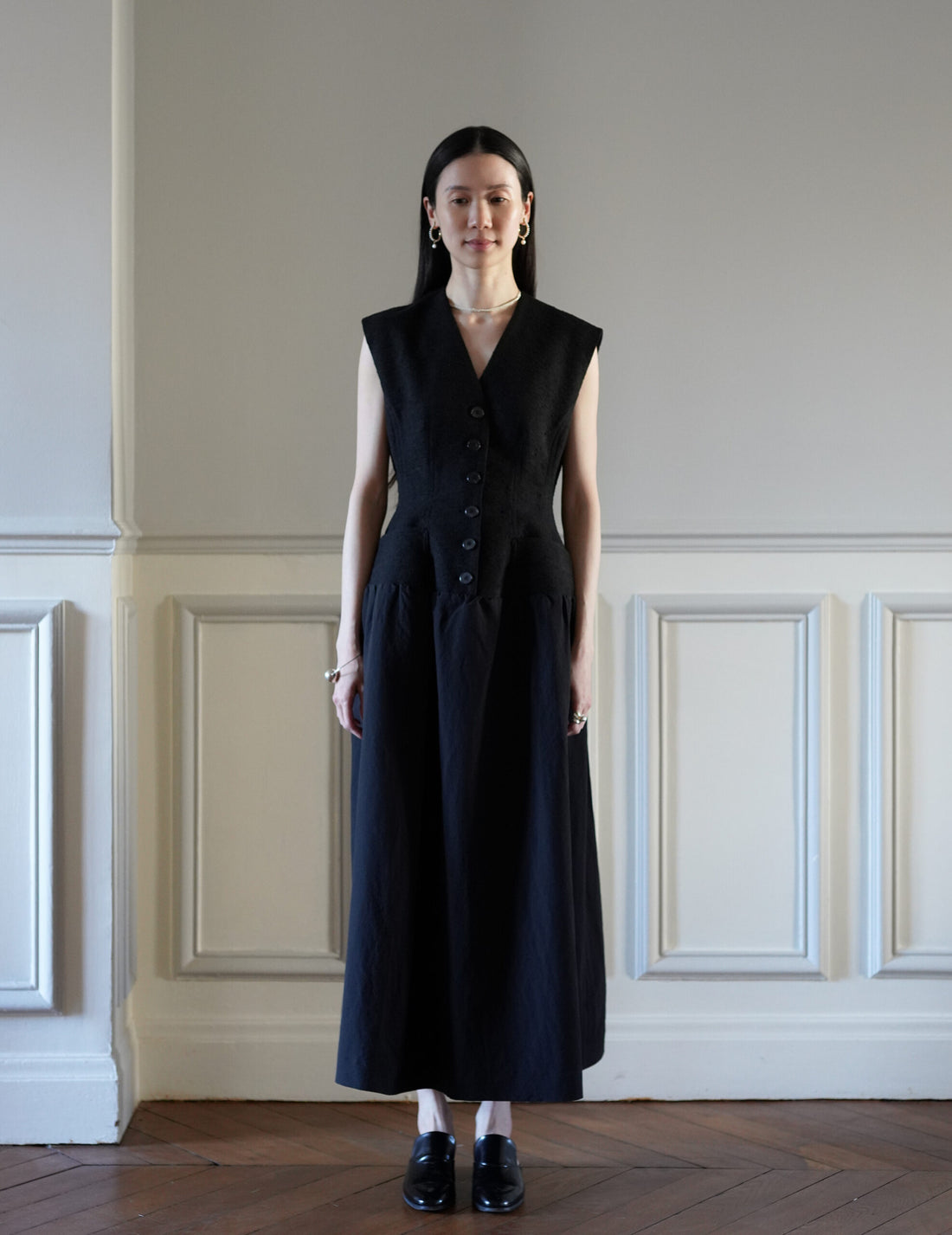 SANDBEIGE | LOUVE Dress・Black