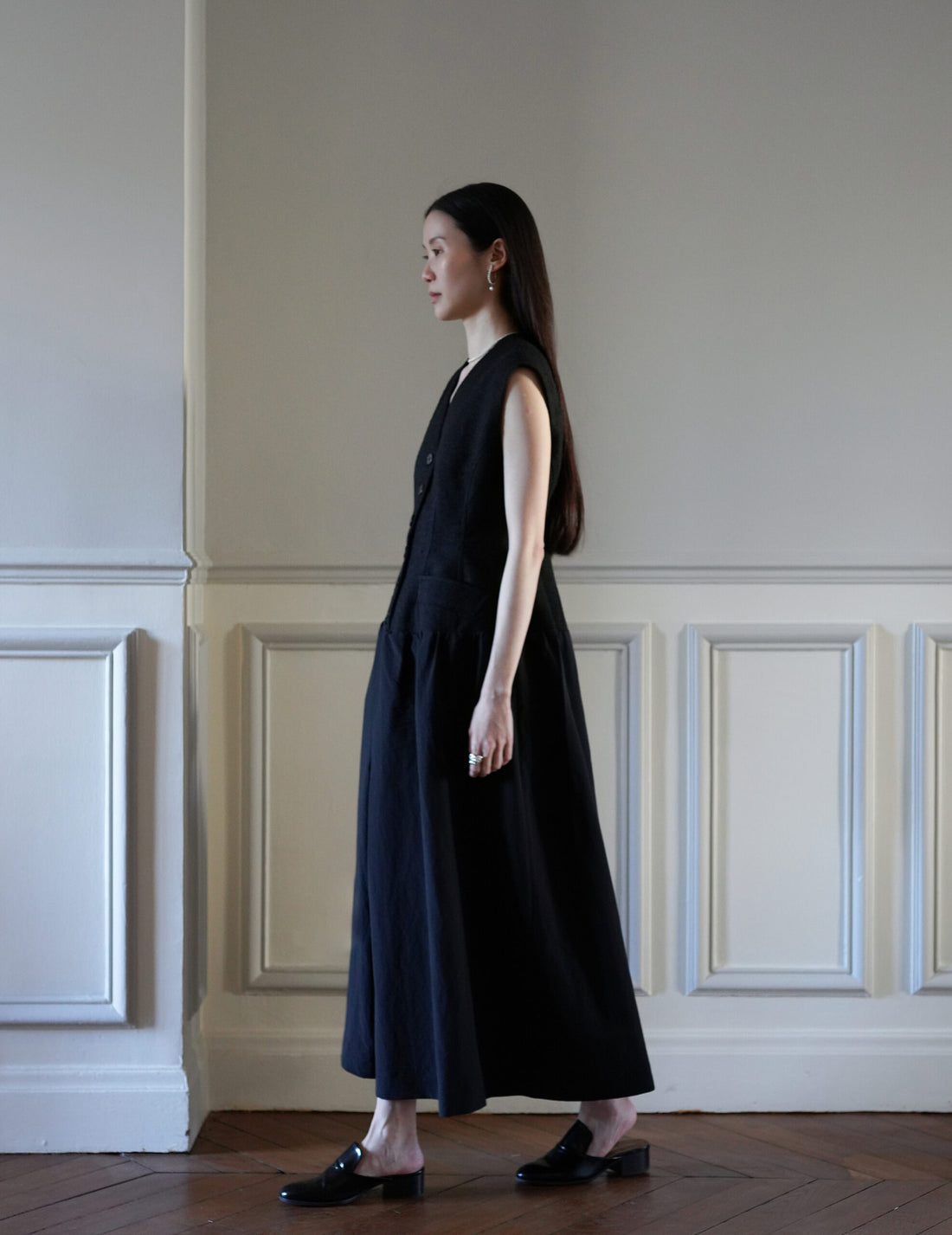 SANDBEIGE | LOUVE Dress・Black