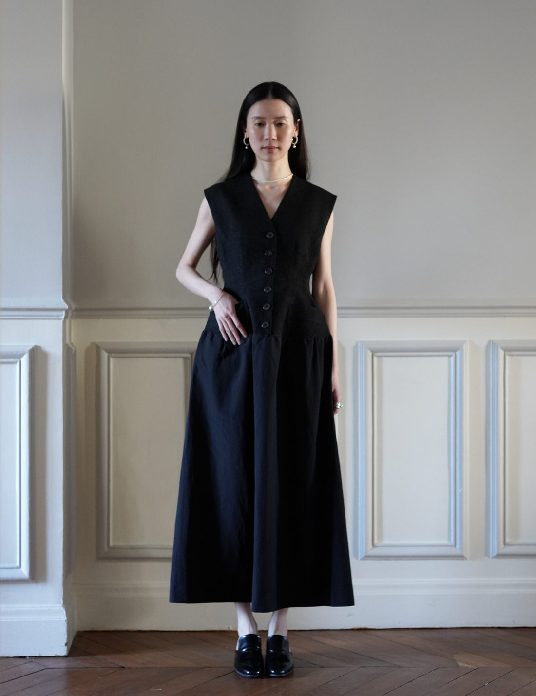 SANDBEIGE | LOUVE Dress・Black