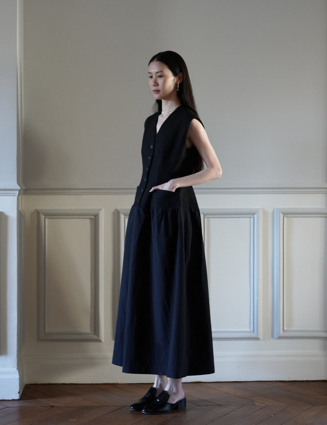 SANDBEIGE | LOUVE Dress・Black