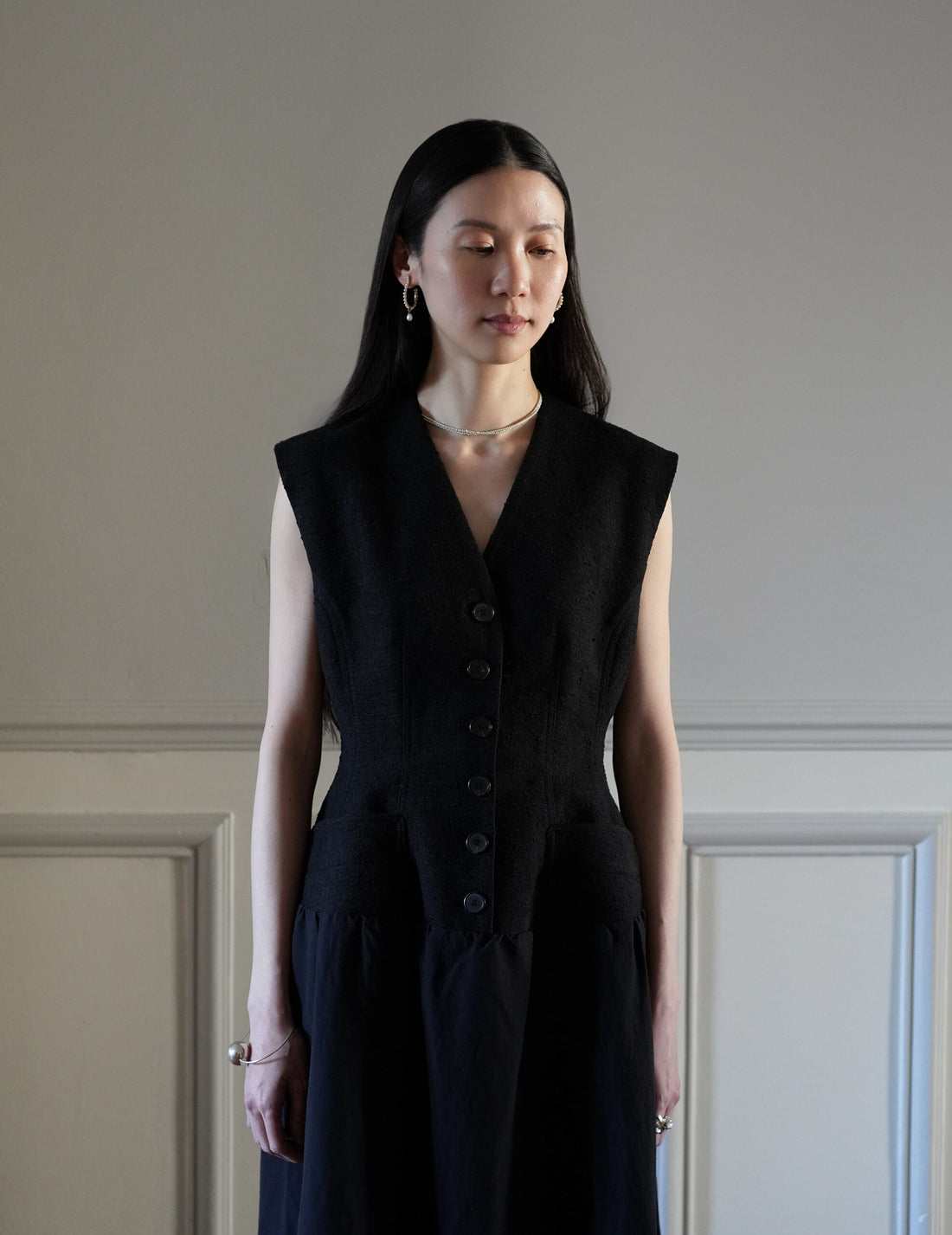 SANDBEIGE | LOUVE Dress・Black