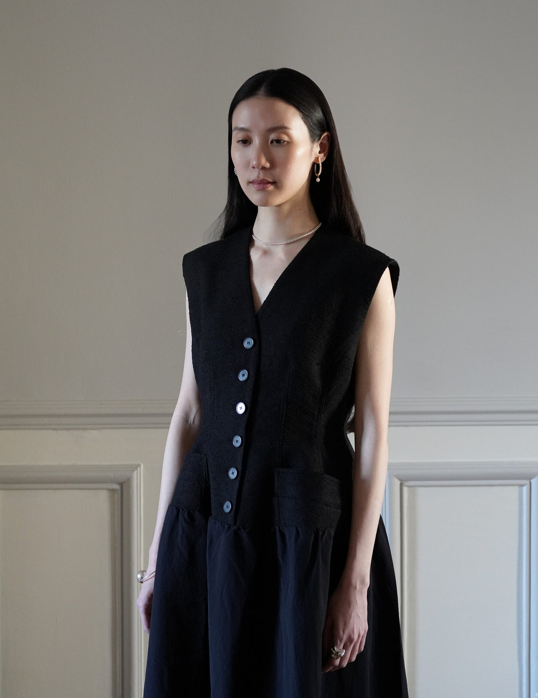 SANDBEIGE | LOUVE Dress・Black