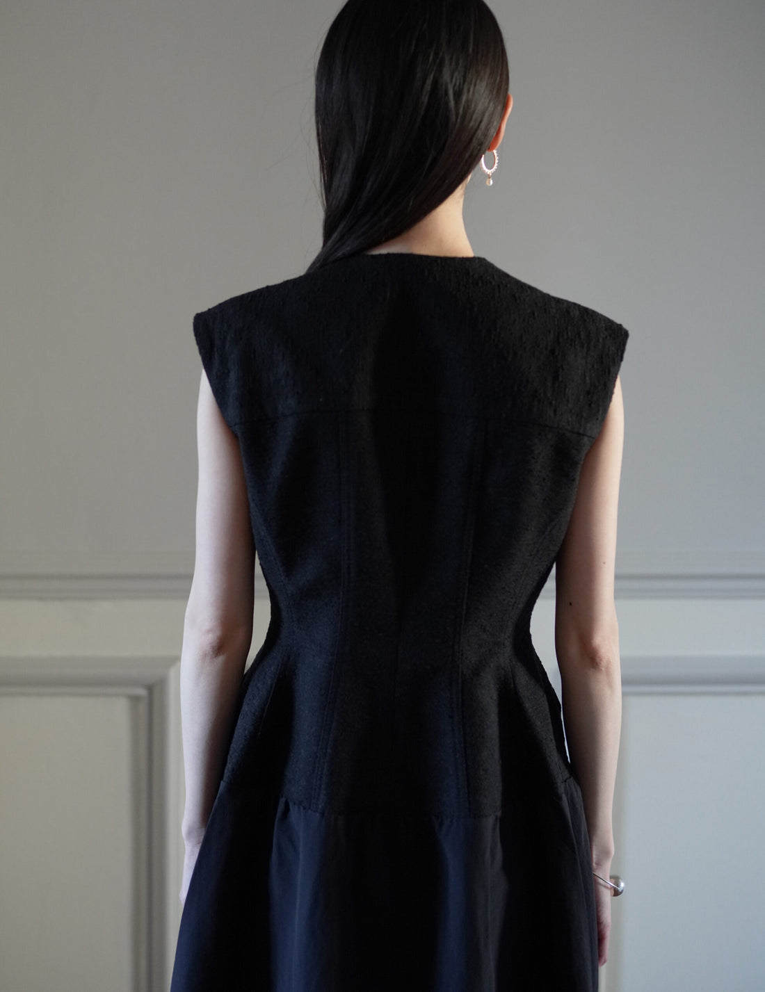 SANDBEIGE | LOUVE Dress・Black