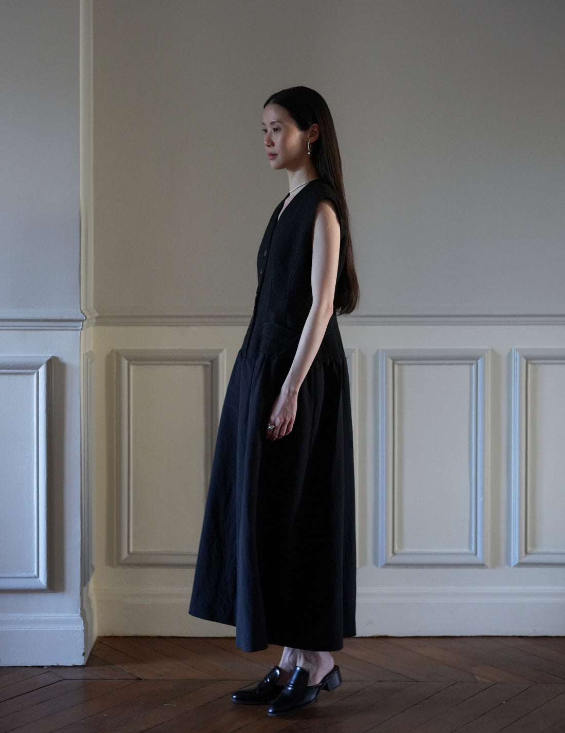 SANDBEIGE | LOUVE Dress・Black