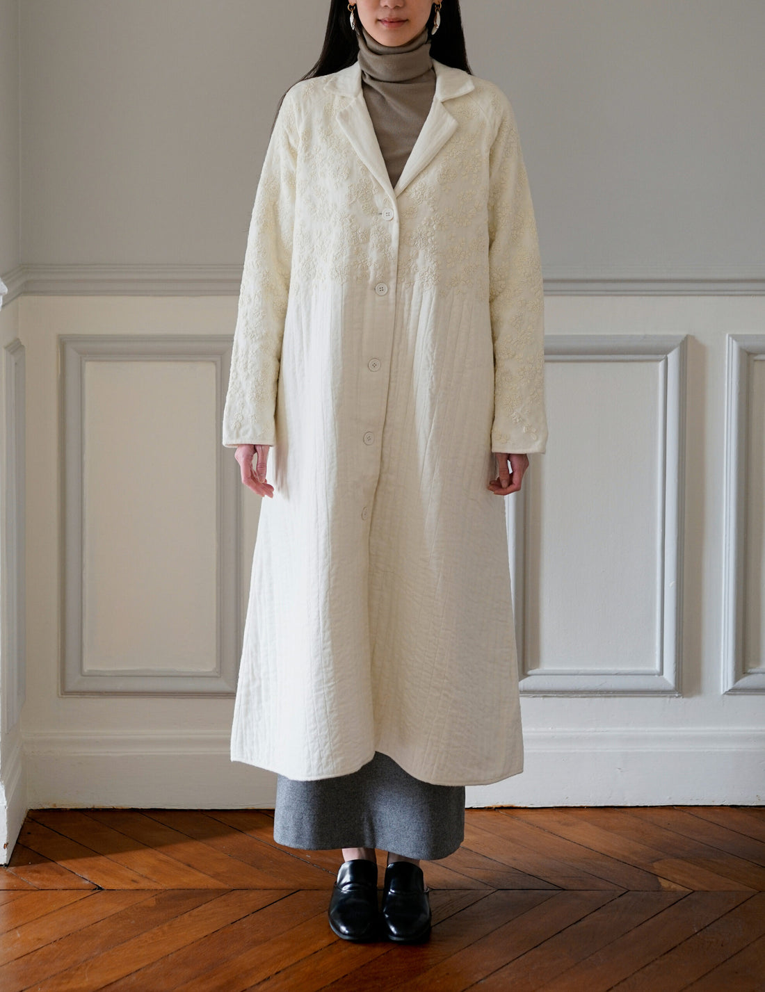 Manteau matelassé RITA avec broderie de fleurs ・ Ivoire