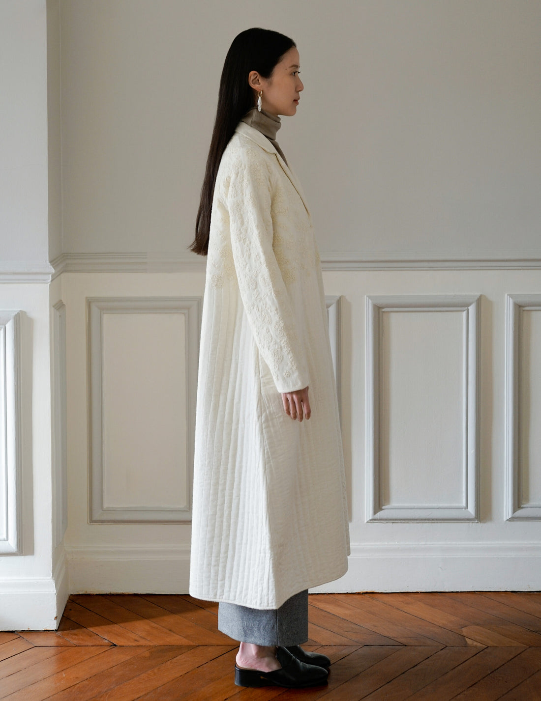 Manteau matelassé RITA avec broderie de fleurs ・ Ivoire