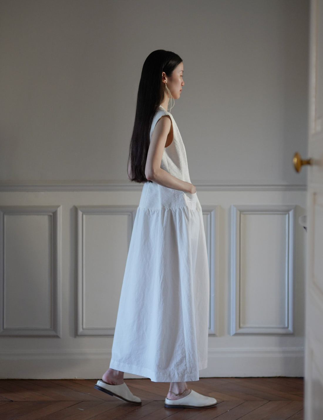 SANDBEIGE | LOUVE Dress・White