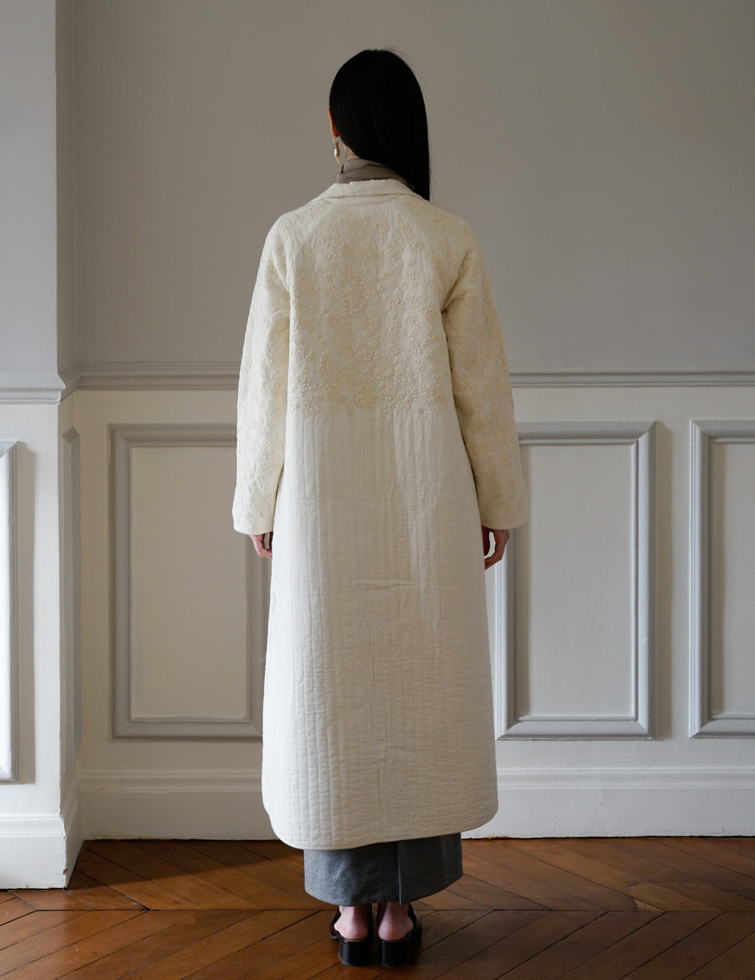 Manteau matelassé RITA avec broderie de fleurs ・ Ivoire