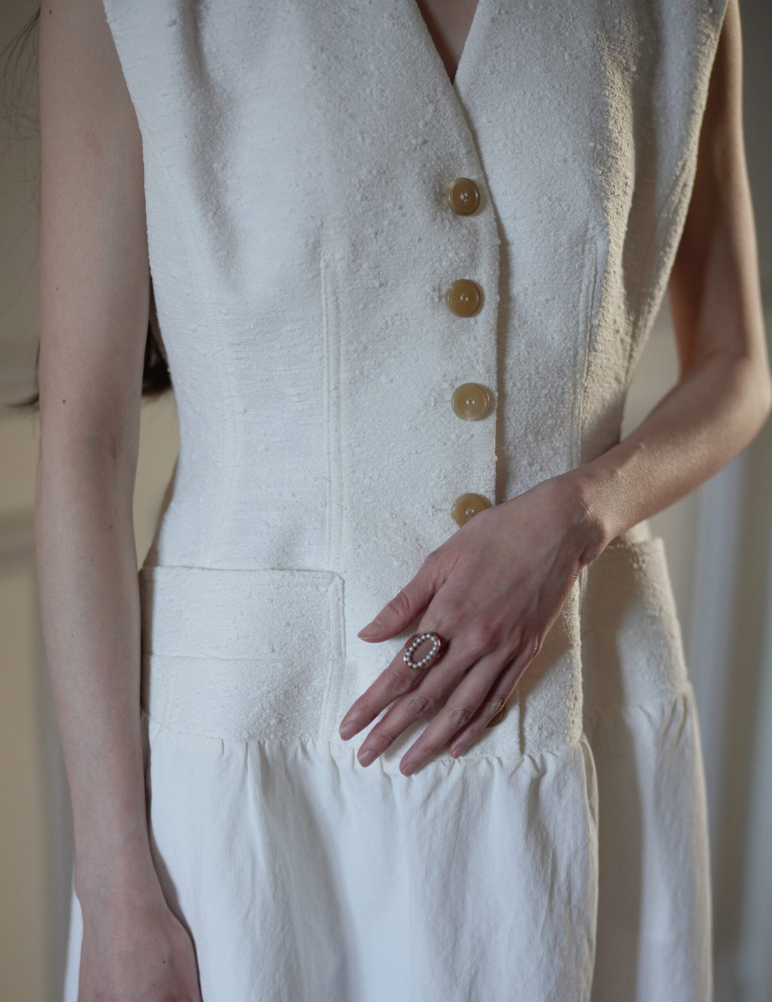 SANDBEIGE | LOUVE Dress・White