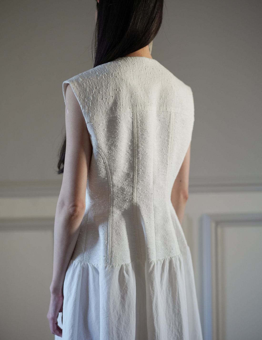 SANDBEIGE | LOUVE Dress・White