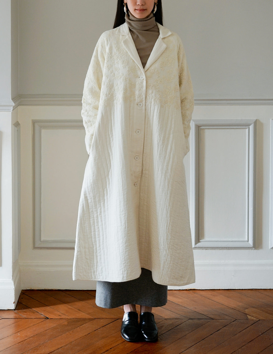 Manteau matelassé RITA avec broderie de fleurs ・ Ivoire
