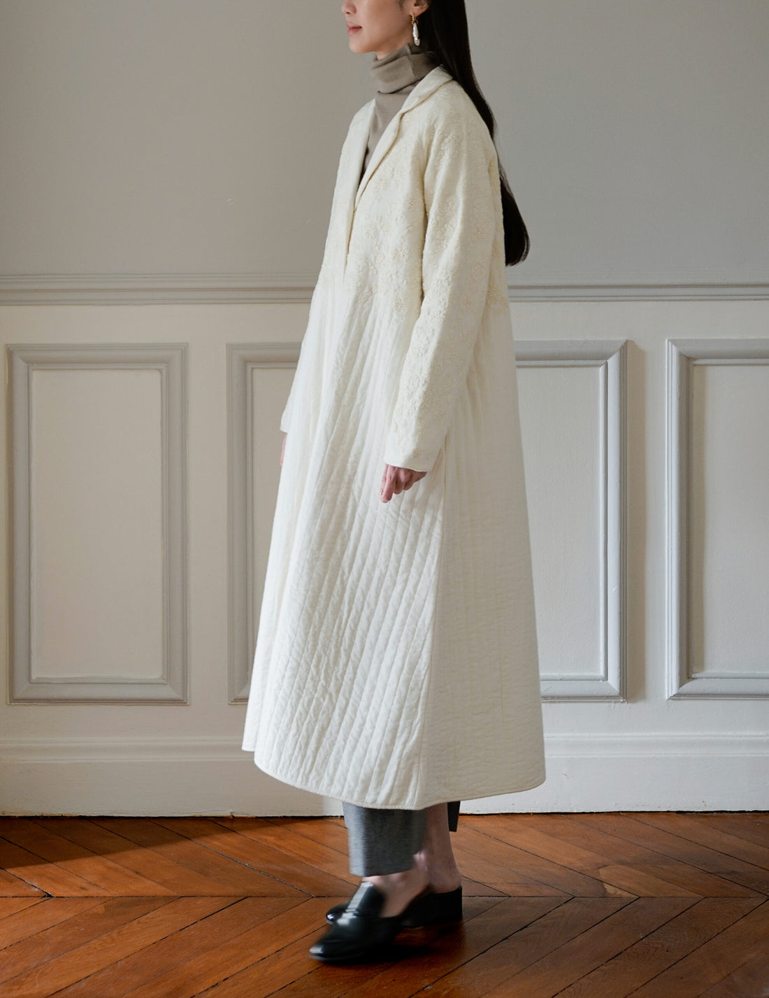 Manteau matelassé RITA avec broderie de fleurs ・ Ivoire
