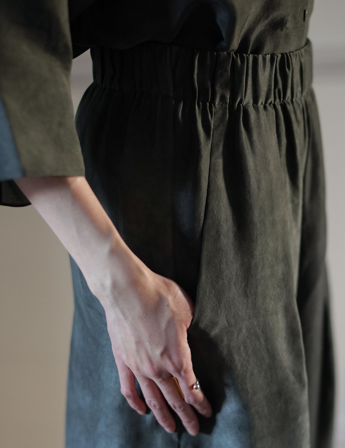 Cortana | Dali Silk Pants・Smoky Blue