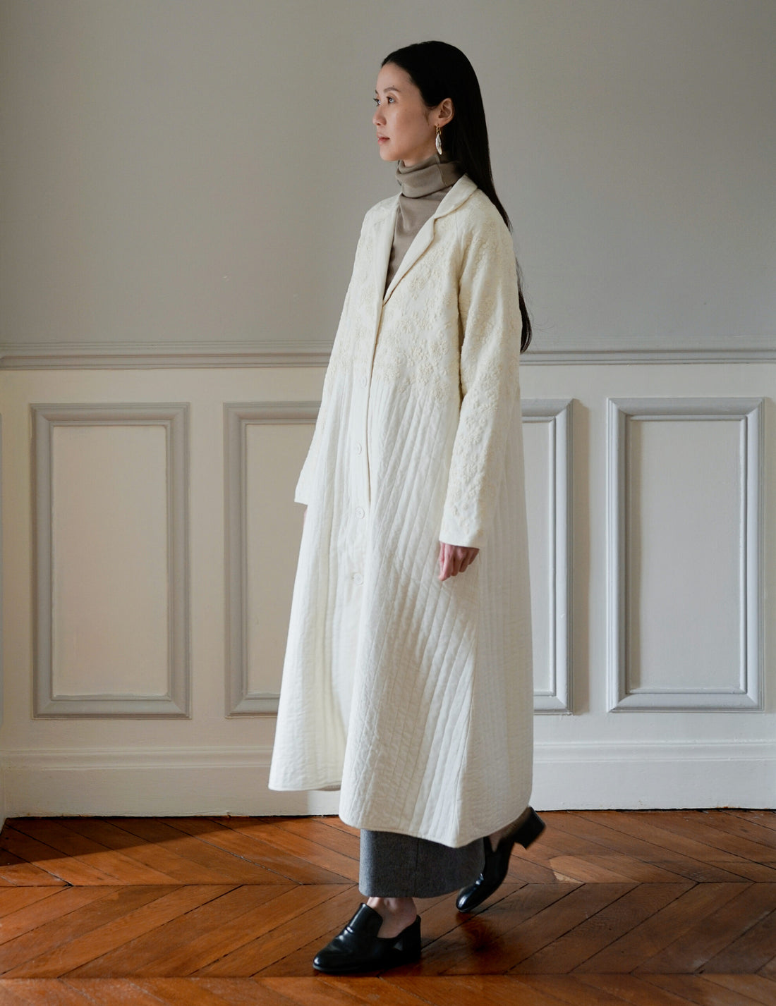 Manteau matelassé RITA avec broderie de fleurs ・ Ivoire