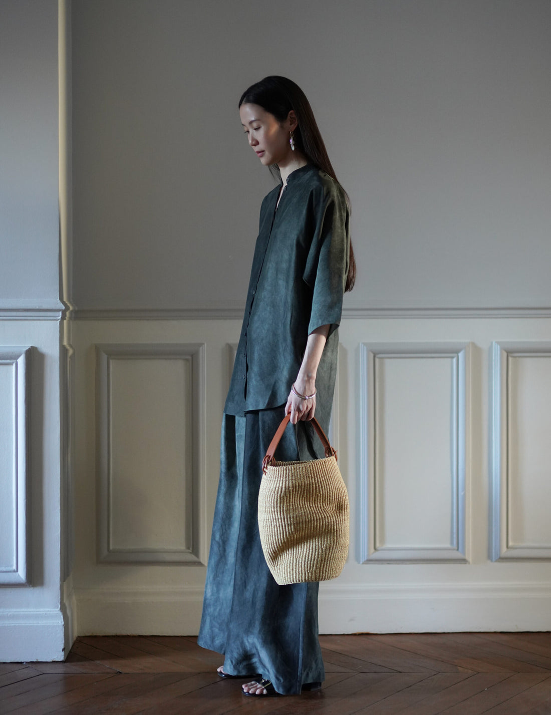 INES BRESSAND | Akamae Crumpled Woven Bag N.40・Brown