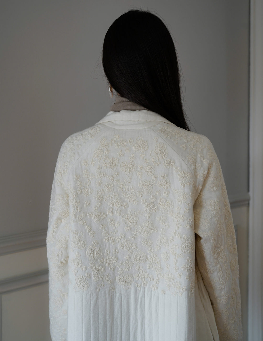 Manteau matelassé RITA avec broderie de fleurs ・ Ivoire