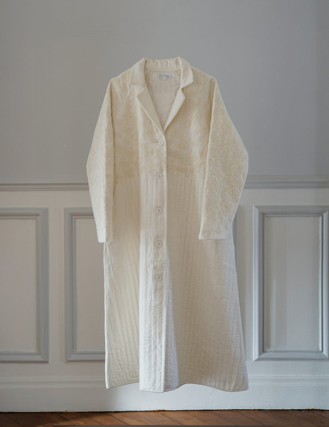 Manteau matelassé RITA avec broderie de fleurs ・ Ivoire