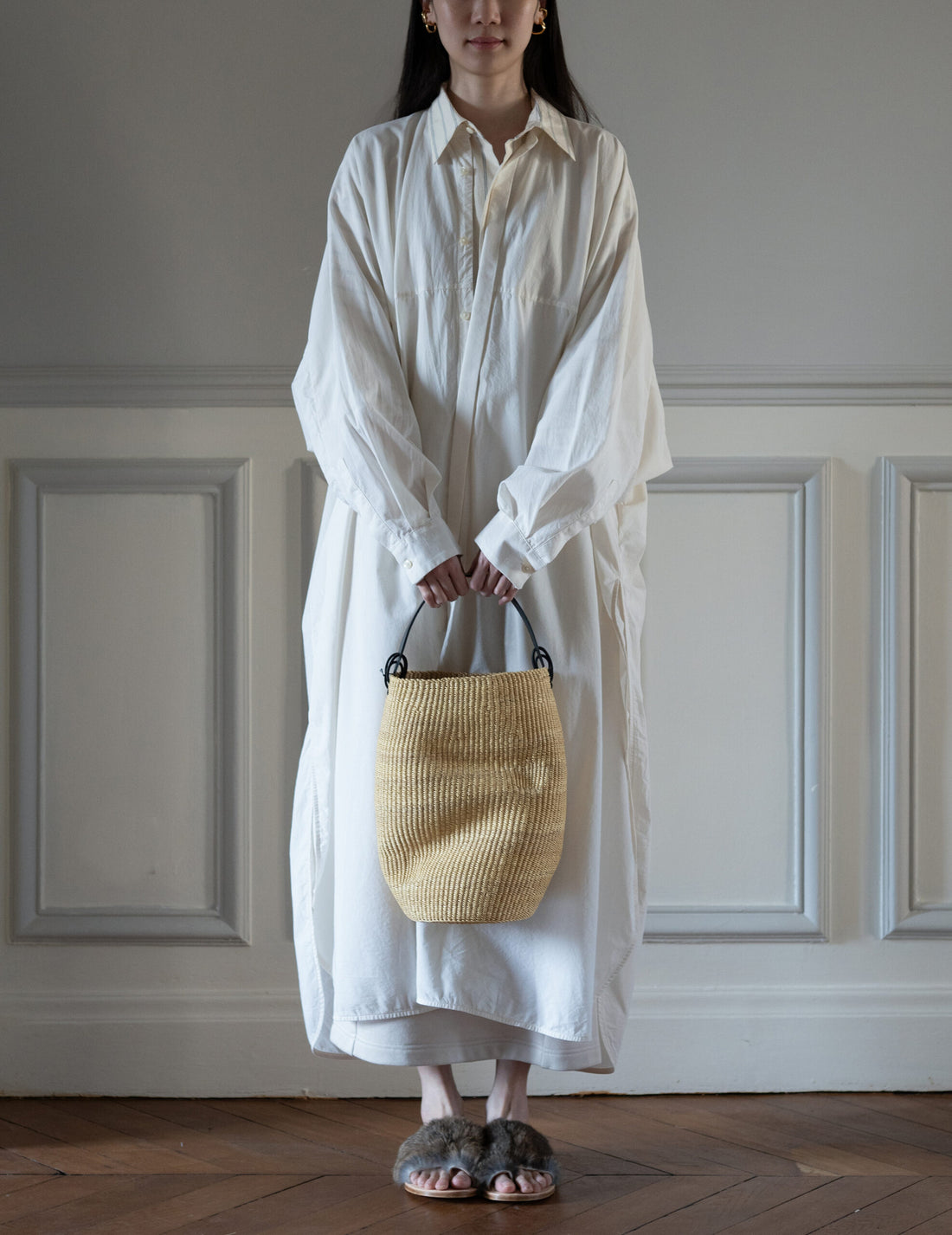 INES BRESSAND | Akamae Crumpled Woven Bag N.40・Black