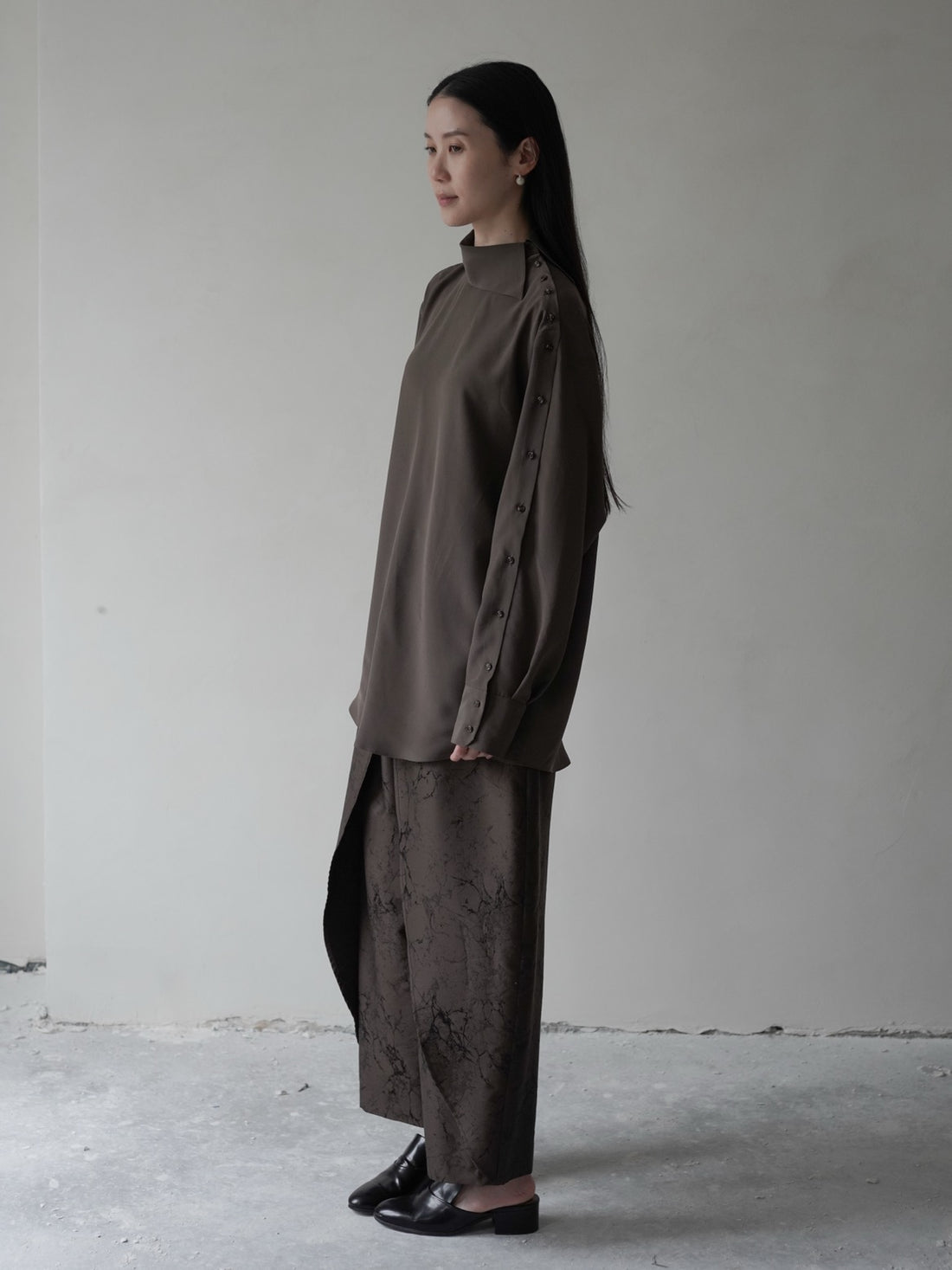 Asymmetrical Multi-Buttoned Silk Blouse・Dark Taupe