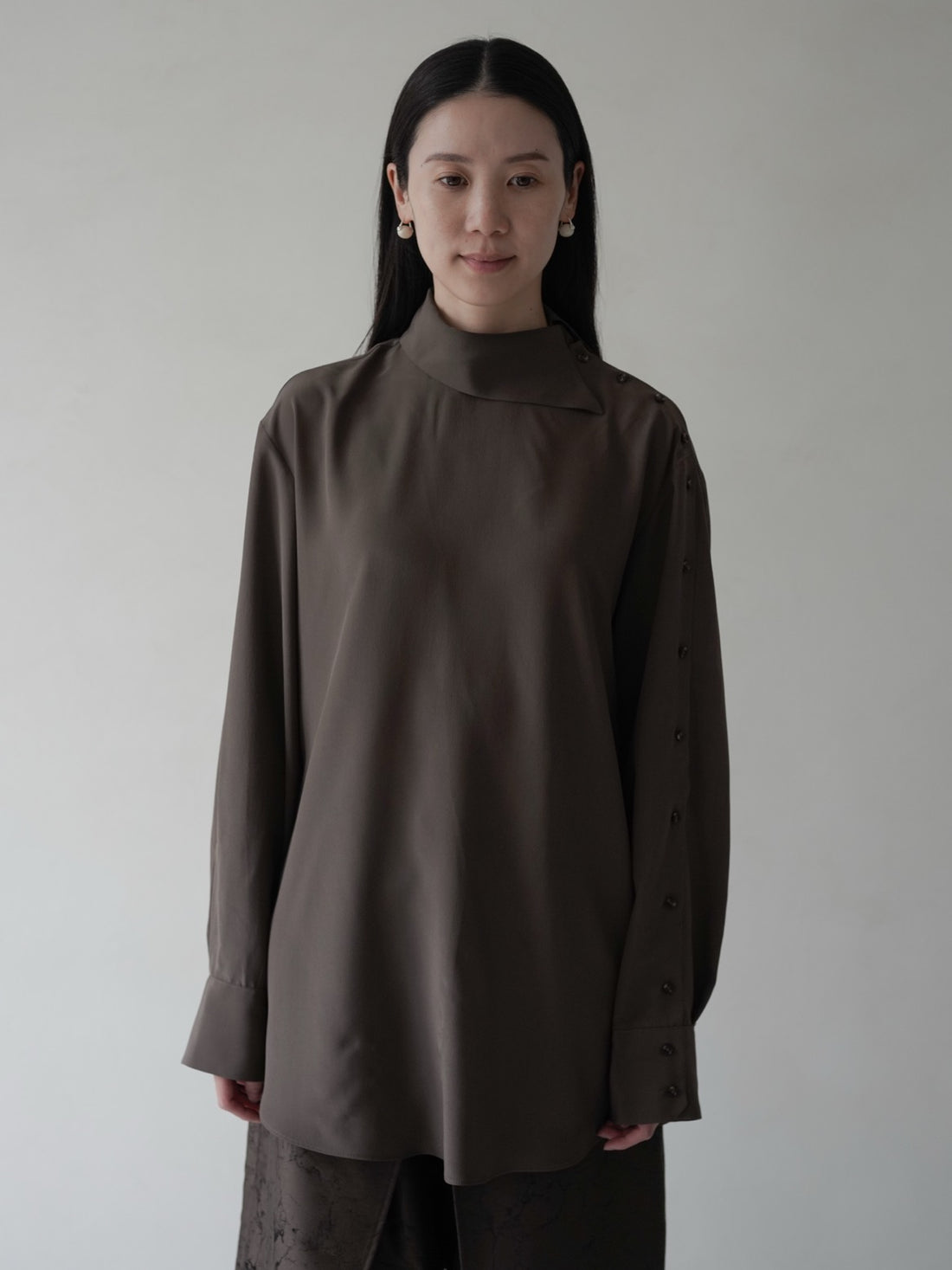 Asymmetrical Multi-Buttoned Silk Blouse・Dark Taupe