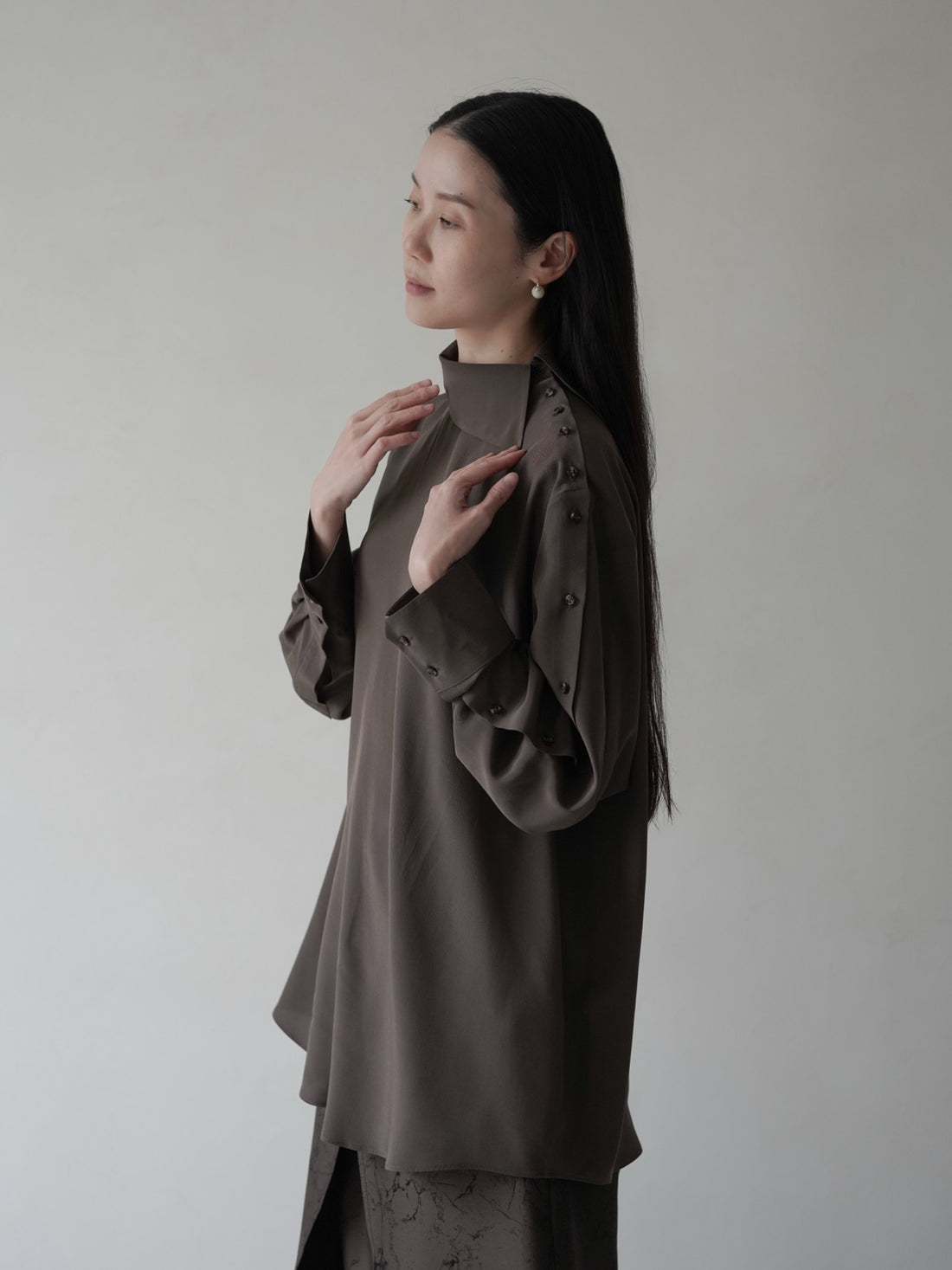 Asymmetrical Multi-Buttoned Silk Blouse・Dark Taupe
