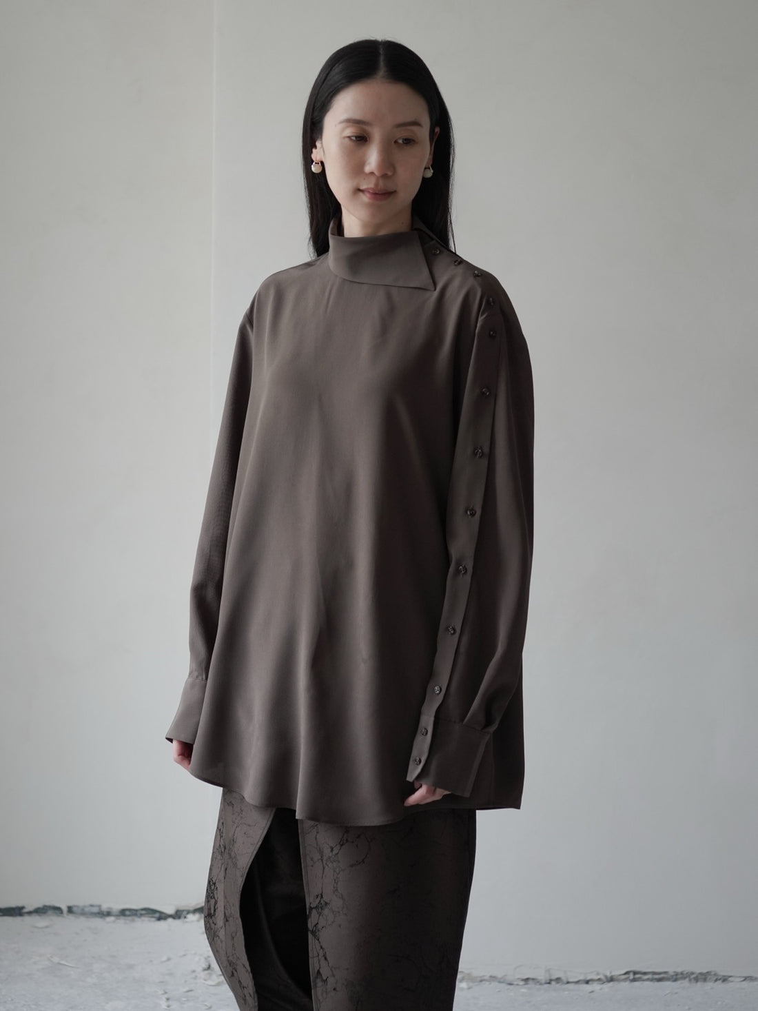Asymmetrical Multi-Buttoned Silk Blouse・Dark Taupe