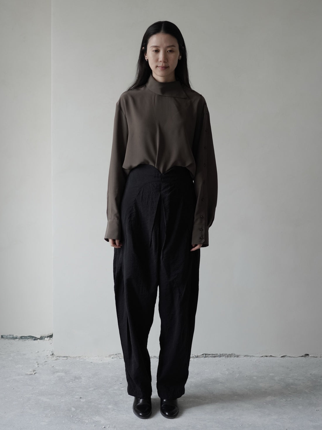 Asymmetrical Multi-Buttoned Silk Blouse・Dark Taupe